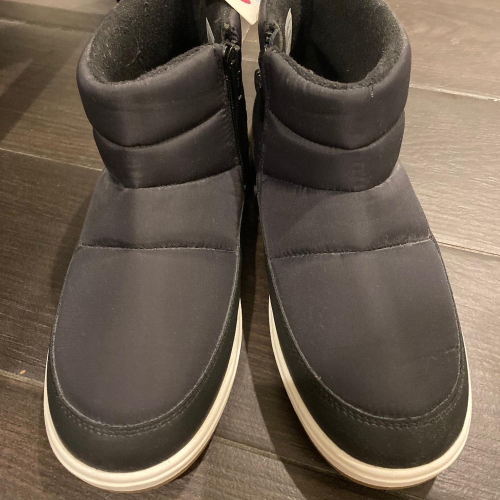 Boy’s Puffer Boot - Cat & Jack Size 5